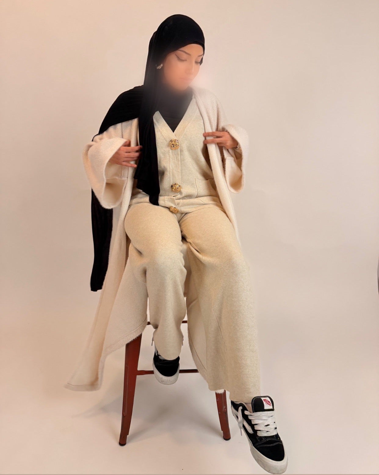 Ensemble Beige à boutons dorés